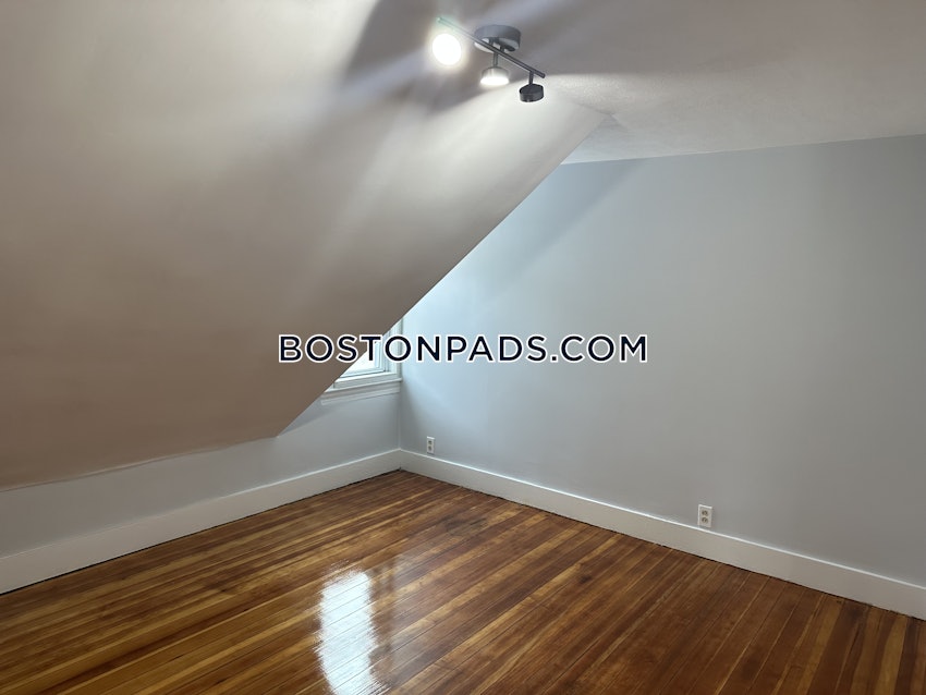 MEDFORD - TUFTS - 7 Beds, 2 Baths - Image 25