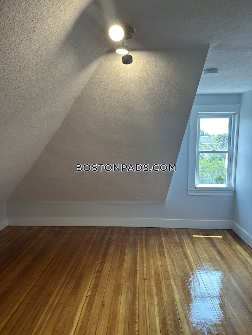 MEDFORD - TUFTS - 7 Beds, 2 Baths - Image 22