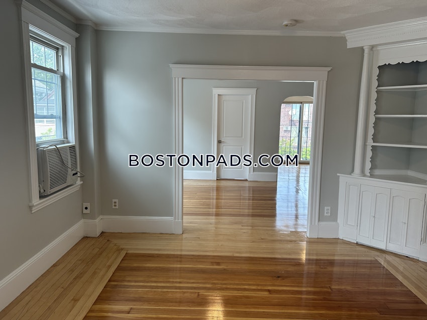 MEDFORD - TUFTS - 7 Beds, 2 Baths - Image 17