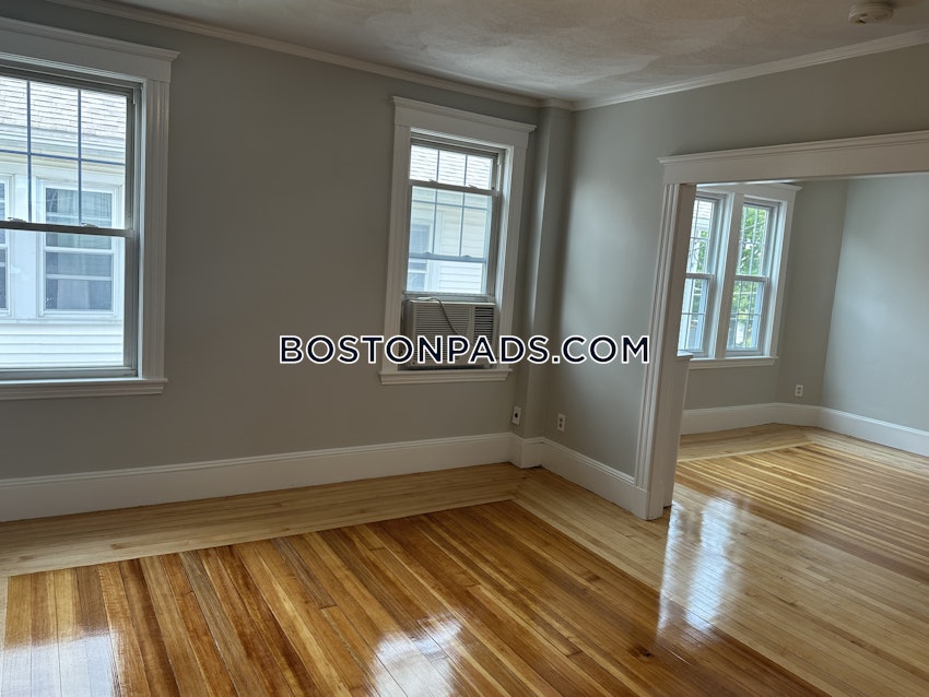 MEDFORD - TUFTS - 7 Beds, 2 Baths - Image 16