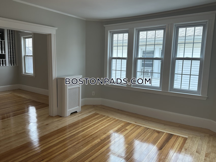 MEDFORD - TUFTS - 7 Beds, 2 Baths - Image 15