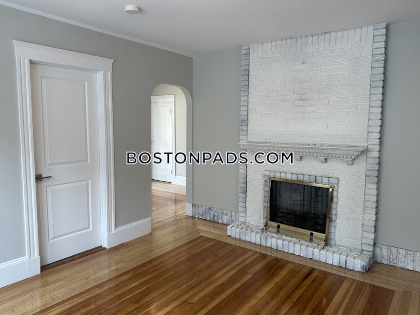 MEDFORD - TUFTS - 7 Beds, 2 Baths - Image 13