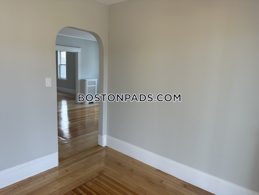 MEDFORD - TUFTS - 7 Beds, 2 Baths - Image 10