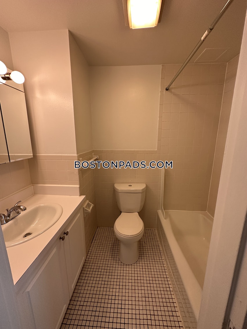 CAMBRIDGE - HARVARD SQUARE - 1 Bed, 1 Bath - Image 3