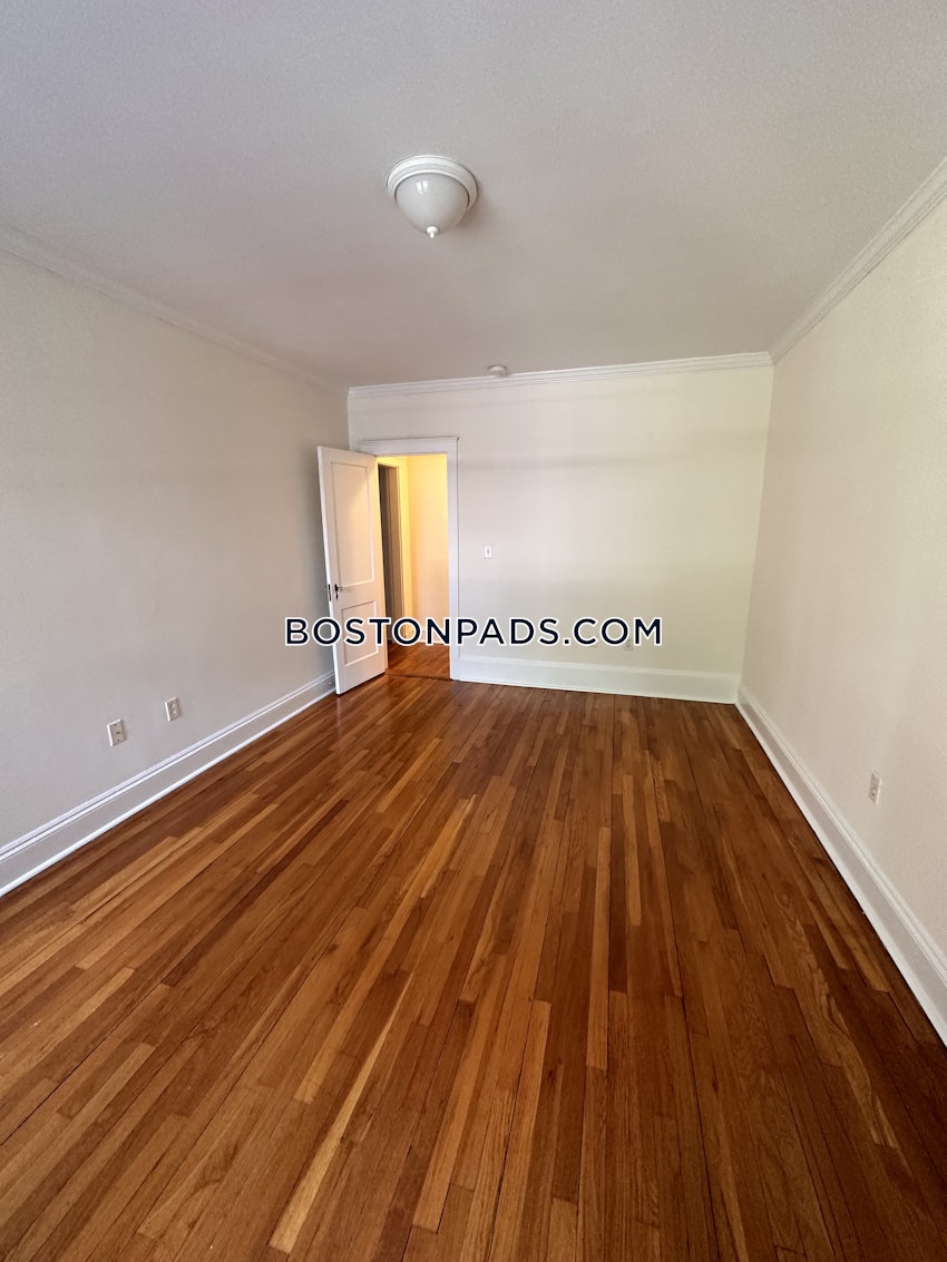 CAMBRIDGE - HARVARD SQUARE - 1 Bed, 1 Bath - Image 12