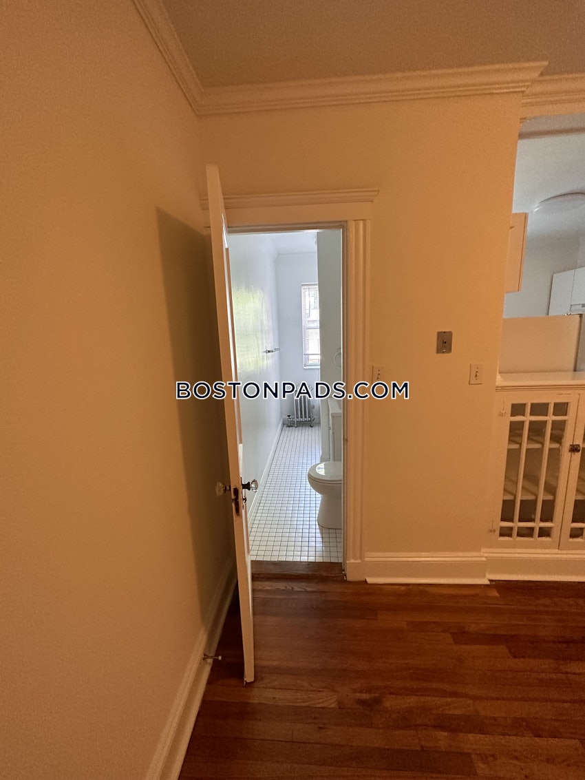 CAMBRIDGE - HARVARD SQUARE - 1 Bed, 1 Bath - Image 10