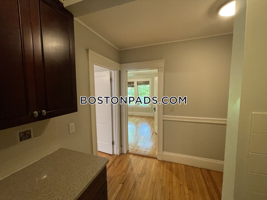 CAMBRIDGE - HARVARD SQUARE - 2 Beds, 1 Bath - Image 11