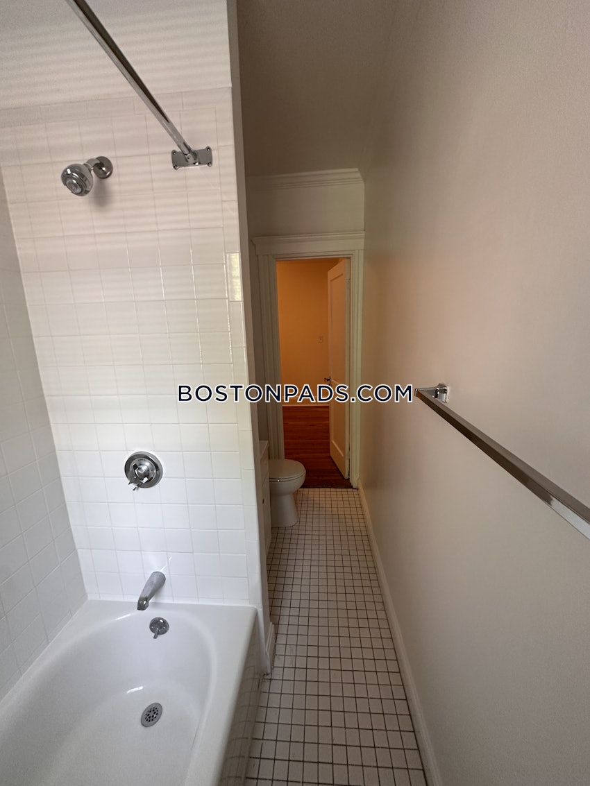 CAMBRIDGE - HARVARD SQUARE - 1 Bed, 1 Bath - Image 17