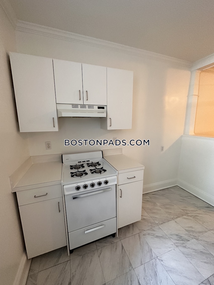 CAMBRIDGE - HARVARD SQUARE - 1 Bed, 1 Bath - Image 4