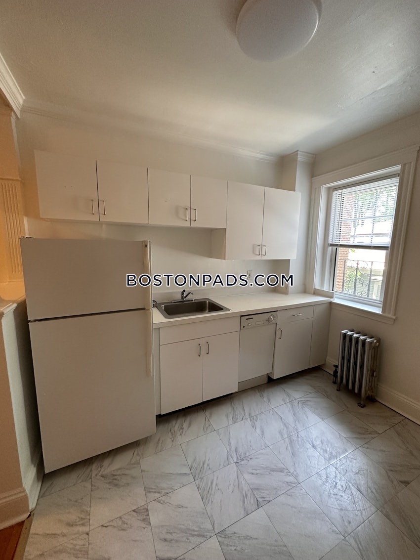 CAMBRIDGE - HARVARD SQUARE - 1 Bed, 1 Bath - Image 3