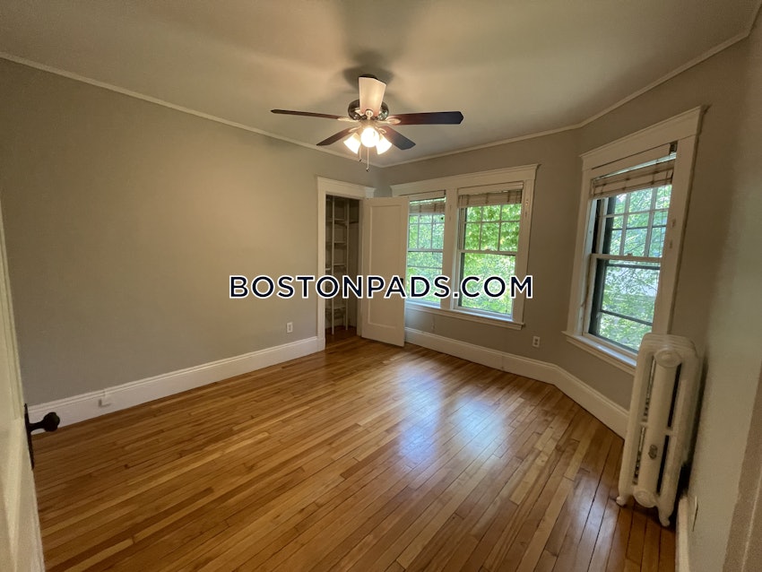 CAMBRIDGE - HARVARD SQUARE - 2 Beds, 1 Bath - Image 4