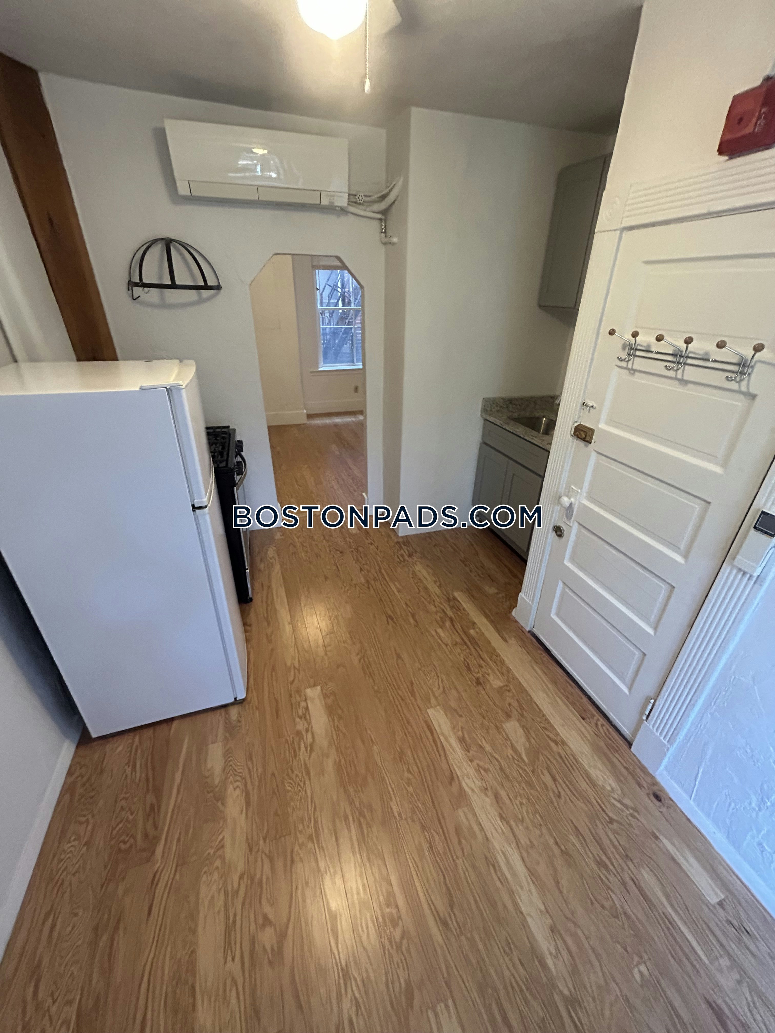 Boston - 1 Beds, 1 Baths