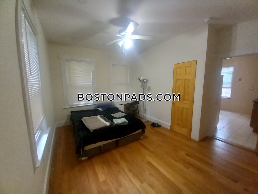 BOSTON - FORT HILL - 2 Beds, 1 Bath - Image 12