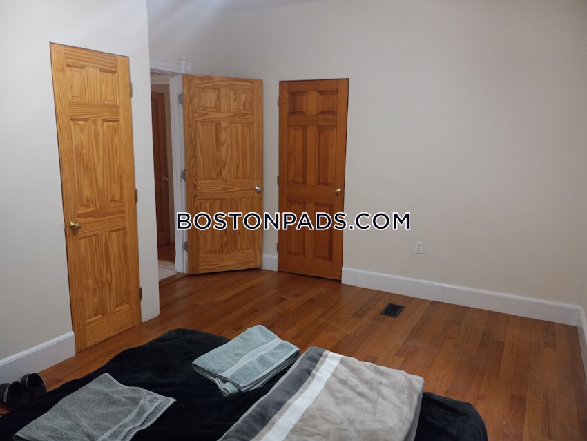 BOSTON - FORT HILL - 2 Beds, 1 Bath - Image 6