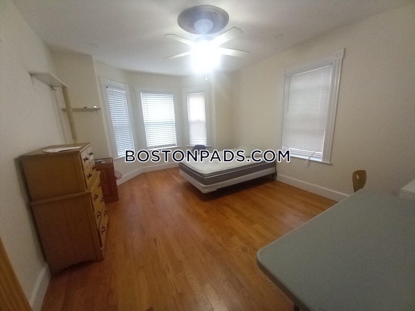 BOSTON - FORT HILL - 2 Beds, 1 Bath - Image 9