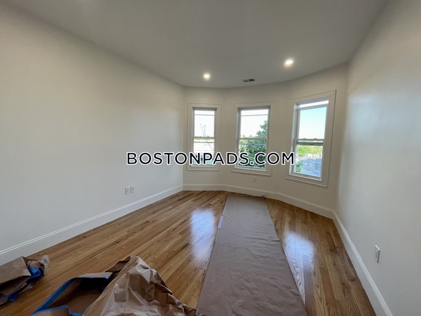 BOSTON - MISSION HILL - 4 Beds, 2 Baths - Image 20