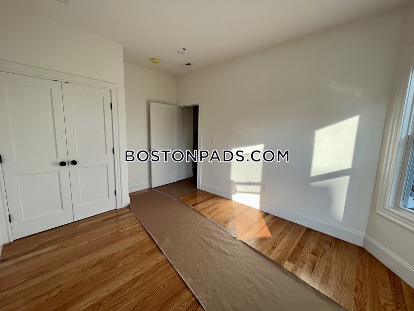 BOSTON - MISSION HILL - 4 Beds, 2 Baths - Image 13