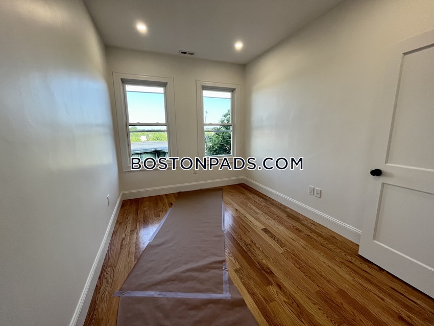 BOSTON - MISSION HILL - 4 Beds, 2 Baths - Image 24