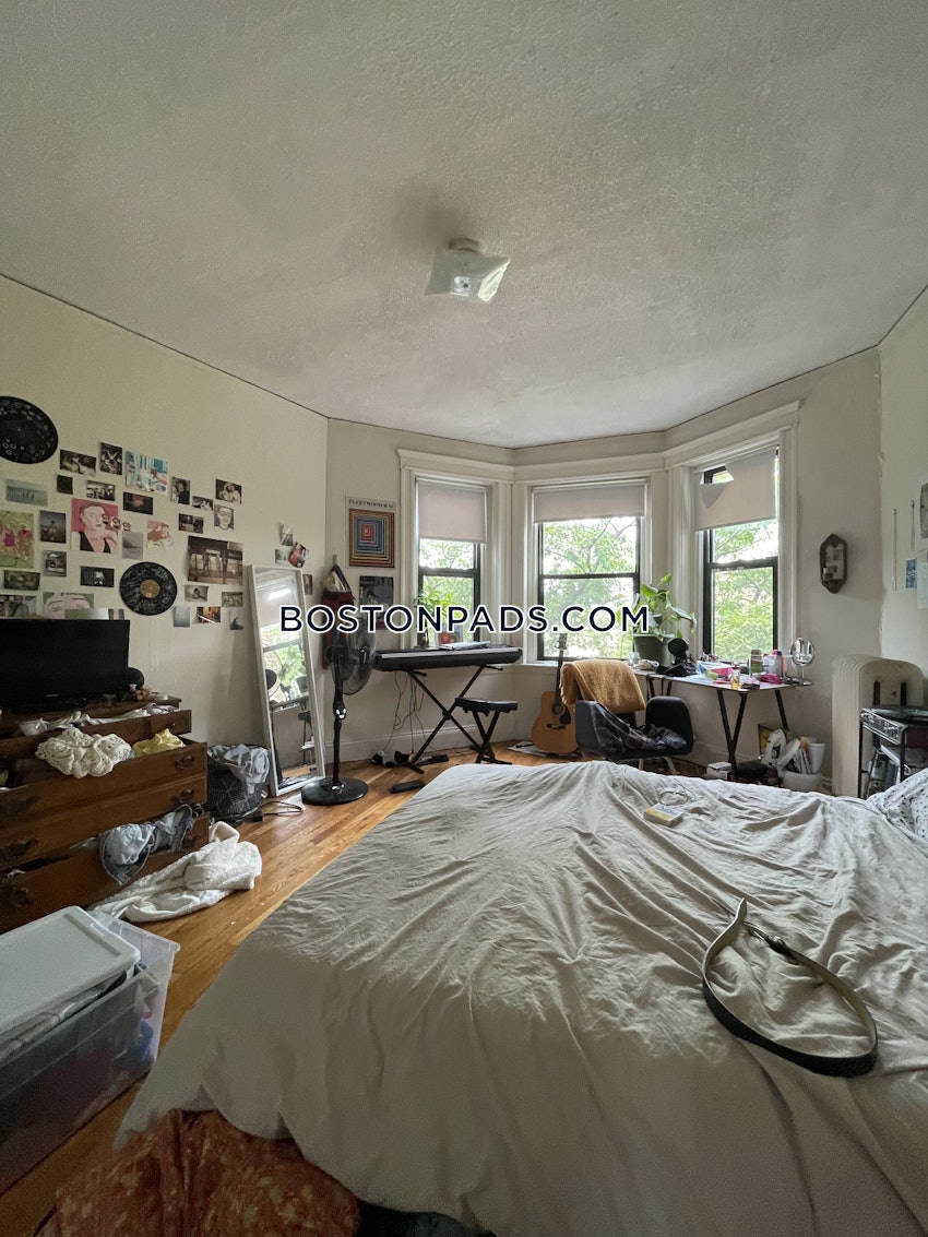 BOSTON - ALLSTON - 1 Bed, 1 Bath - Image 10