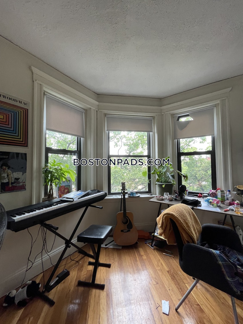 BOSTON - ALLSTON - 1 Bed, 1 Bath - Image 17