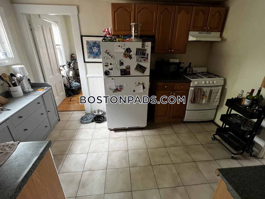 CAMBRIDGE - HARVARD SQUARE - 2 Beds, 1 Bath - Image 8