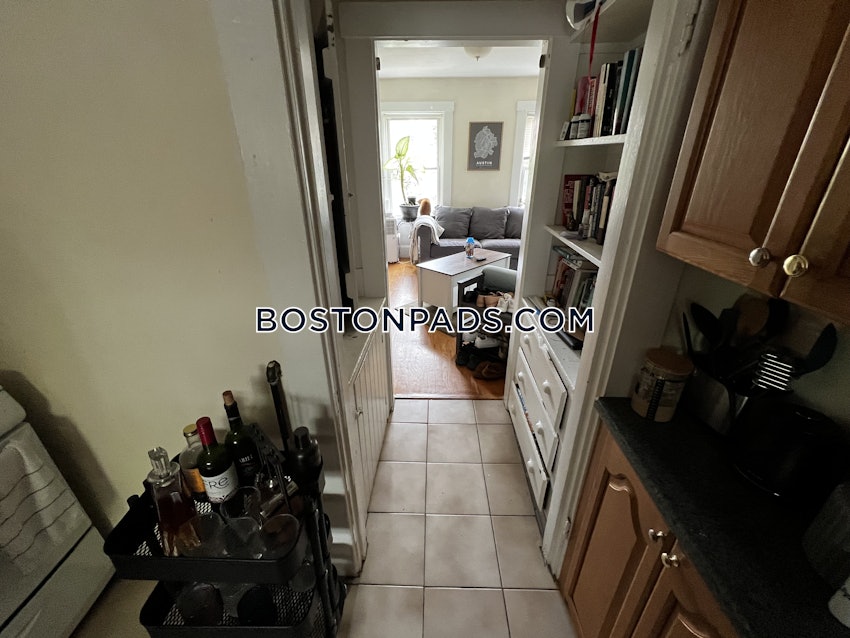 CAMBRIDGE - HARVARD SQUARE - 2 Beds, 1 Bath - Image 3