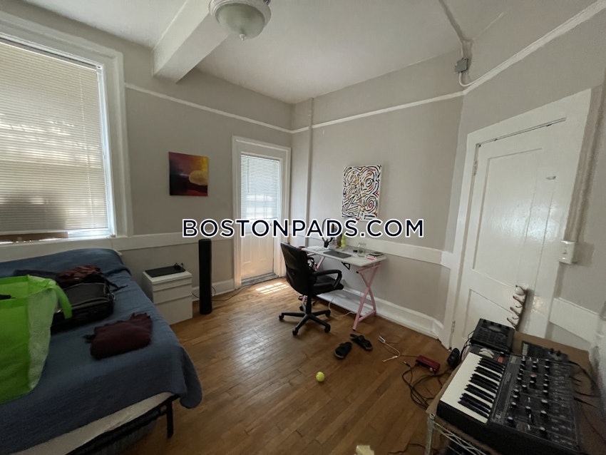 BOSTON - NORTH END - 2 Beds, 1 Bath - Image 11