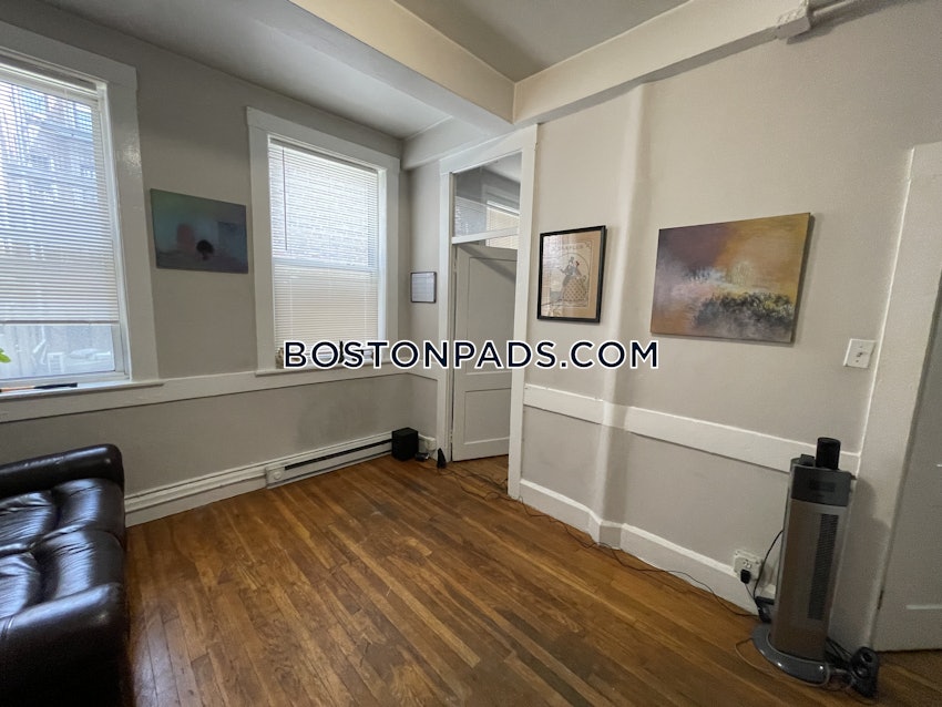 BOSTON - NORTH END - 2 Beds, 1 Bath - Image 2