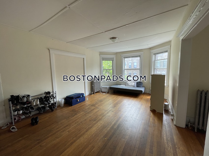 BOSTON - ALLSTON - 4 Beds, 2 Baths - Image 19