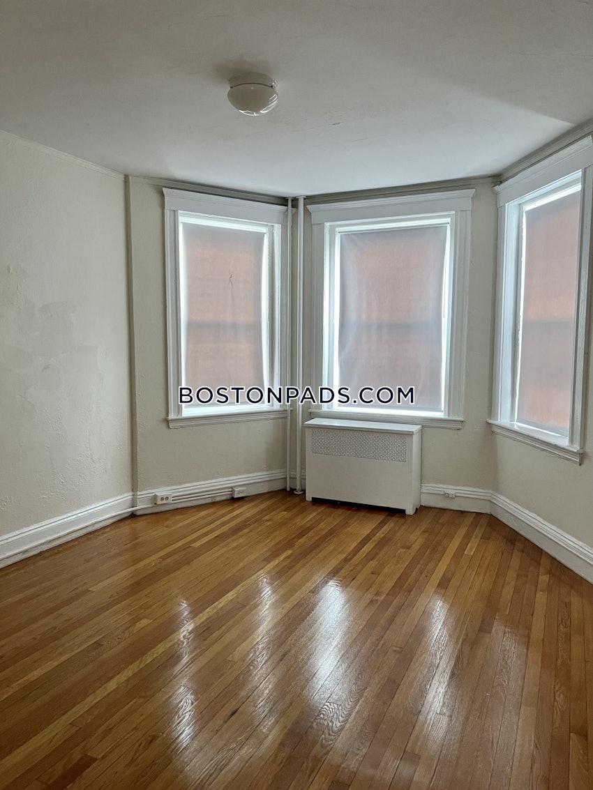 BOSTON - FENWAY/KENMORE - 1 Bed, 1 Bath - Image 3