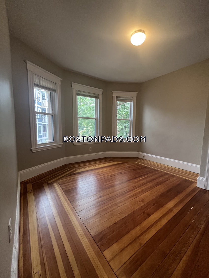 CAMBRIDGE - PORTER SQUARE - 4 Beds, 2 Baths - Image 25