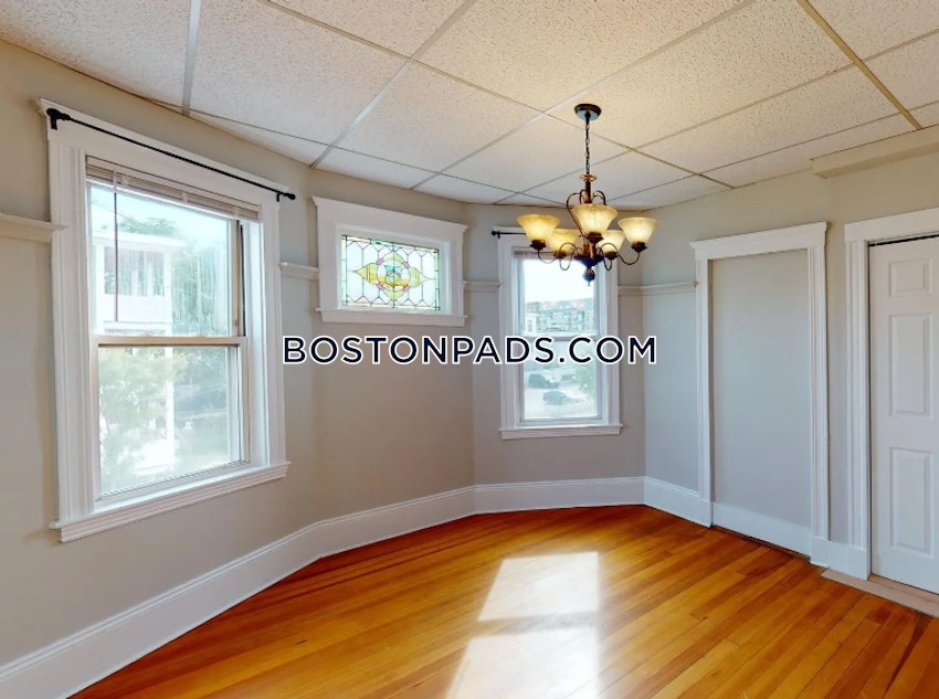 BOSTON - DORCHESTER/SOUTH BOSTON BORDER - 5 Beds, 1 Bath - Image 4