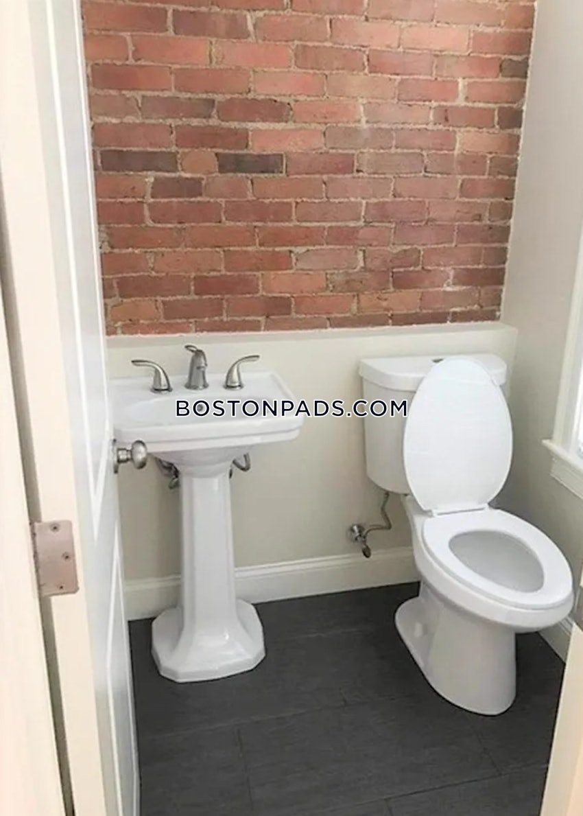 CAMBRIDGE - KENDALL SQUARE - 2 Beds, 1.5 Baths - Image 9