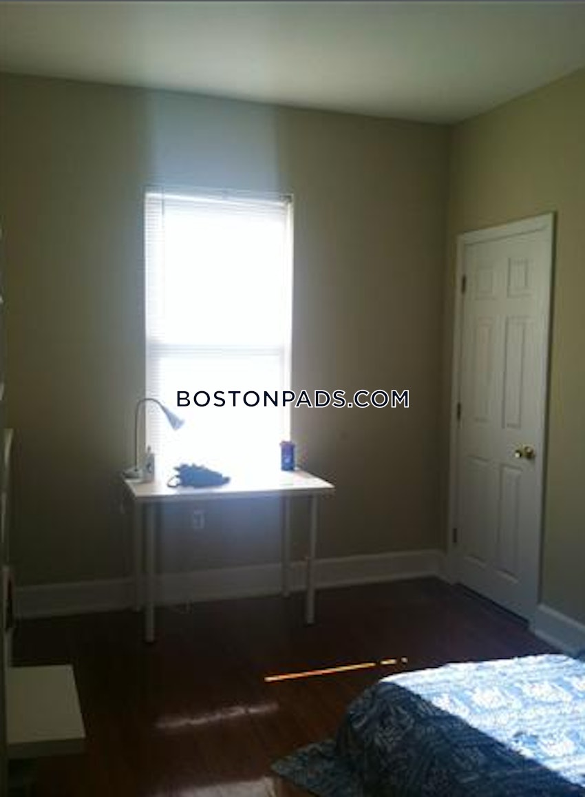 BOSTON - FORT HILL - 4 Beds, 1 Bath - Image 4