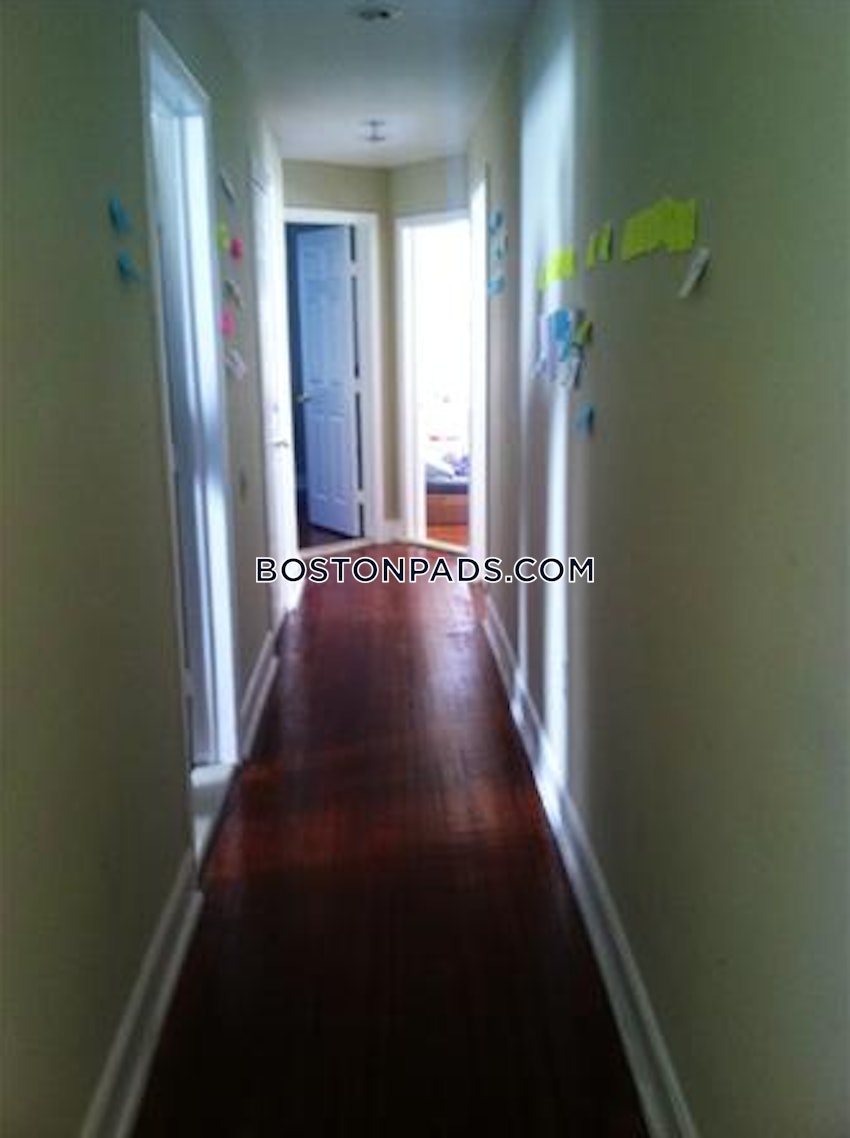 BOSTON - FORT HILL - 4 Beds, 1 Bath - Image 2