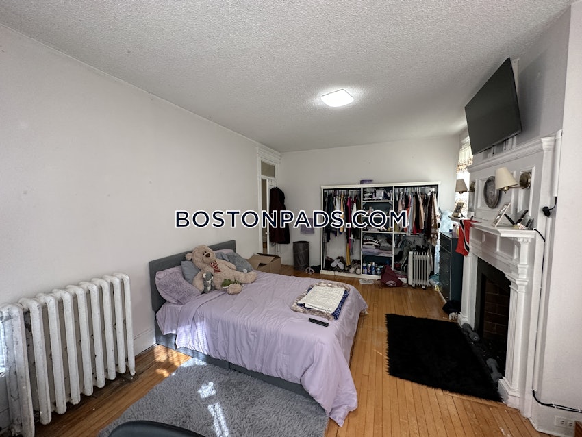 BOSTON - ALLSTON - 3 Beds, 1 Bath - Image 9