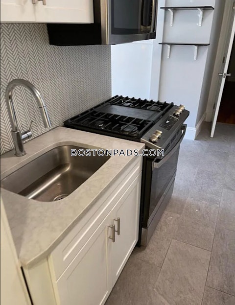 Lafayette St. Salem photo 2