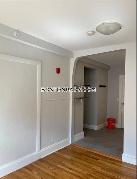 Lafayette St. Salem photo 6