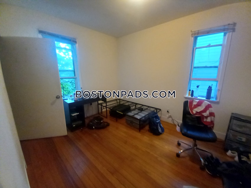 BOSTON - FORT HILL - 4 Beds, 1 Bath - Image 5