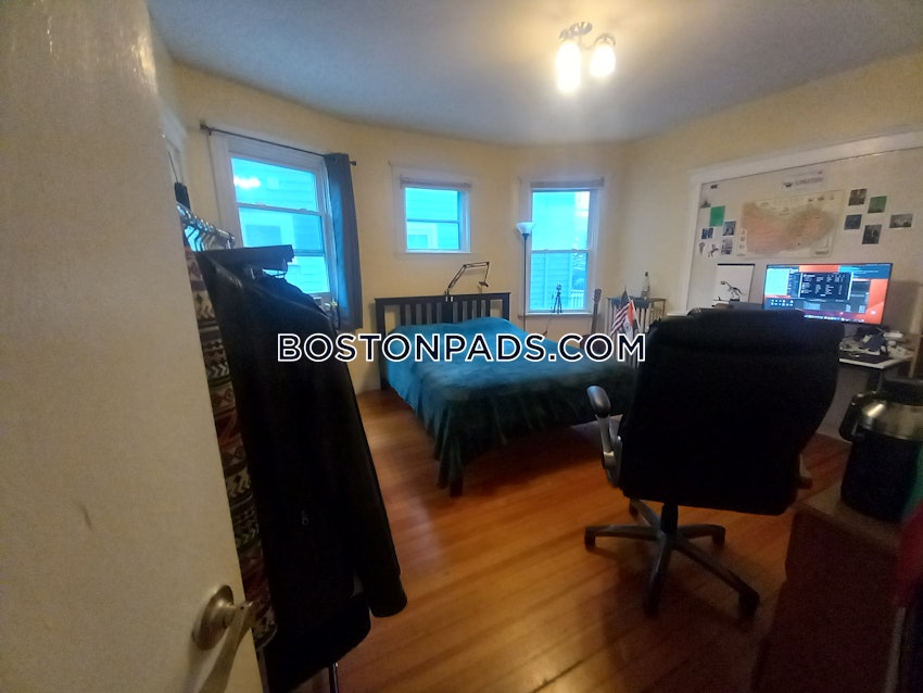 BOSTON - FORT HILL - 4 Beds, 1 Bath - Image 3