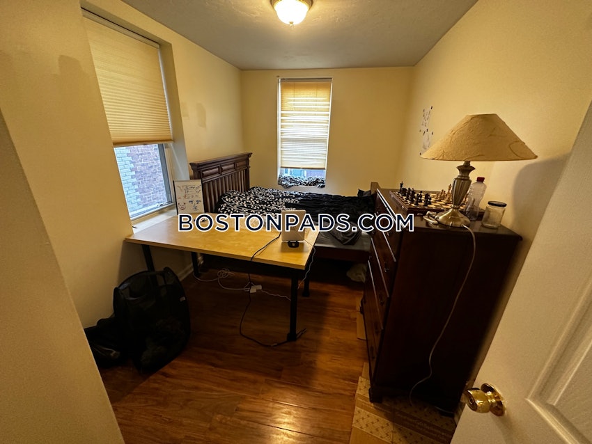 BOSTON - NORTH END - 3 Beds, 1 Bath - Image 5