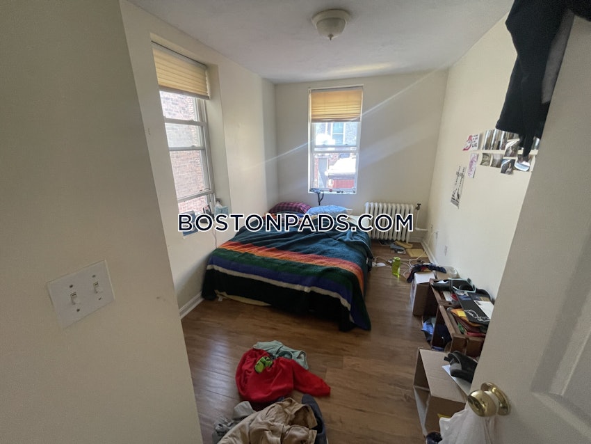 BOSTON - NORTH END - 3 Beds, 1 Bath - Image 5