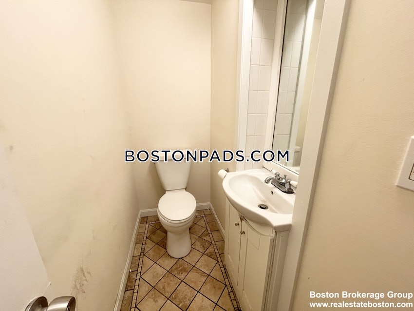 BOSTON - MISSION HILL - 3 Beds, 1.5 Baths - Image 4