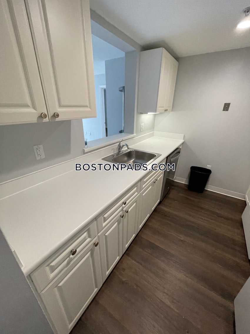 BOSTON - CHINATOWN - 2 Beds, 2 Baths - Image 14