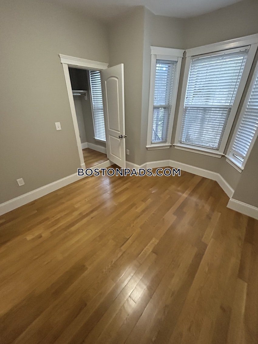 CHELSEA - 2 Beds, 1 Bath - Image 13