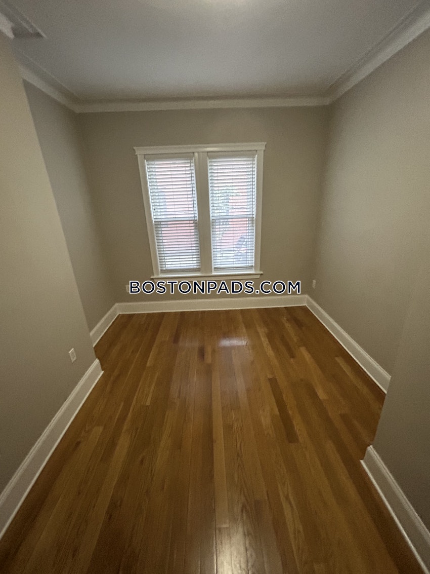 CHELSEA - 2 Beds, 1 Bath - Image 8