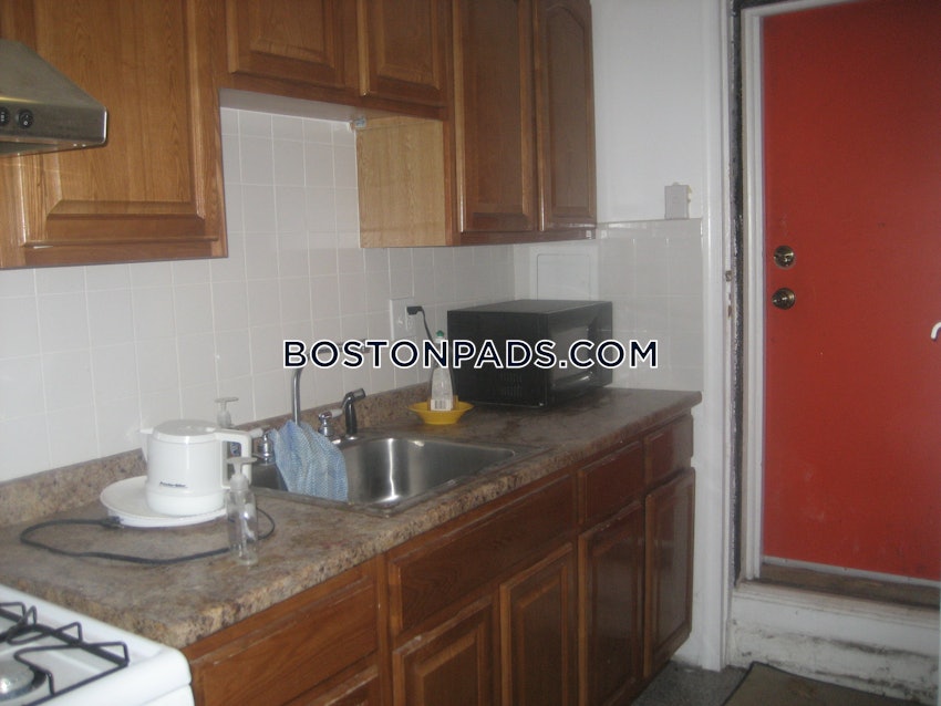 BOSTON - FORT HILL - 2 Beds, 1 Bath - Image 2