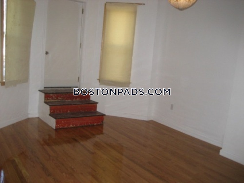 BOSTON - FORT HILL - 2 Beds, 1 Bath - Image 7