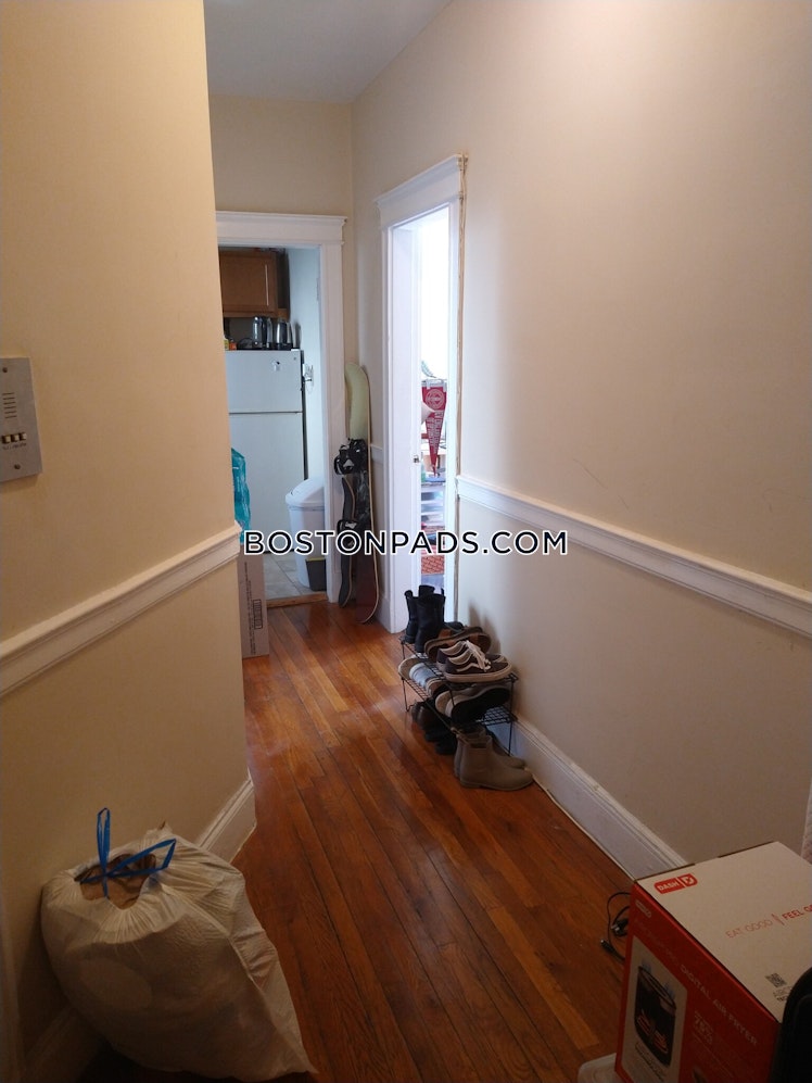 Commonwealth Ave., Boston