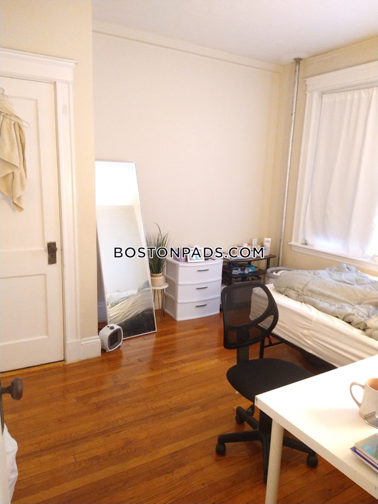 Commonwealth Ave., Boston